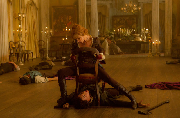 DF_25218 - The vampire Vadoma (Erin Wasson) traps Abraham Lincoln (Benjamin Walker).
